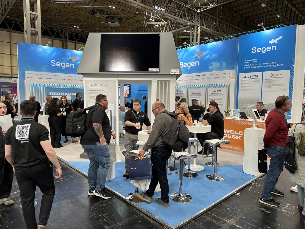4E79E676-BAA1-4076-8E99-C42F18AB14D3_1_105_c Raised expo stand floor