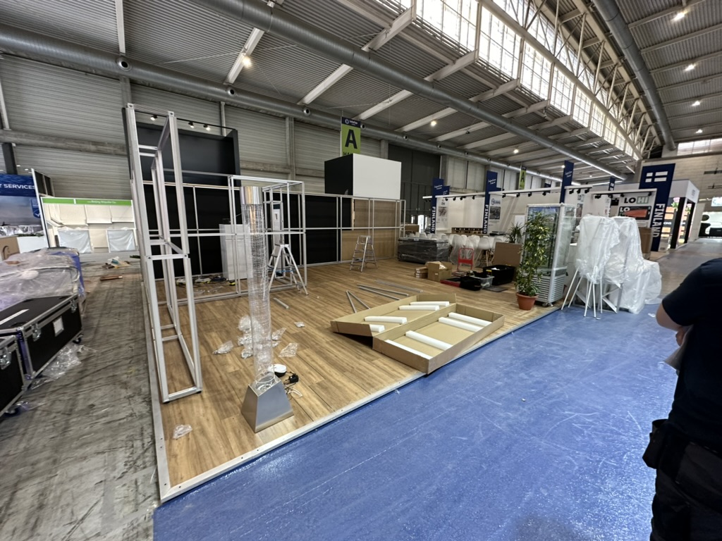 BD08743B-BA7A-49FE-80BA-84C124F37C92_1_105_c wood vinyl rasied floor hire